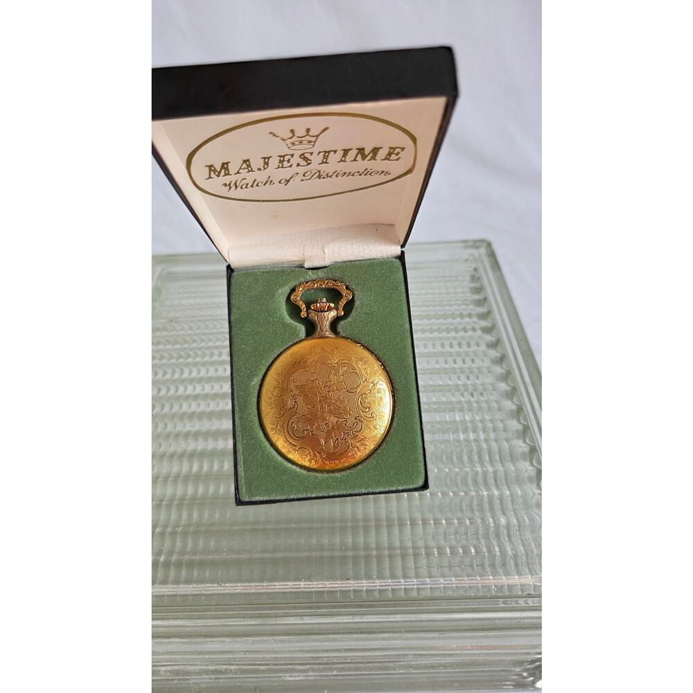 Majestime 17 Jewel Pocket Watch, Swiss Gold tone - Picture 2 of 5